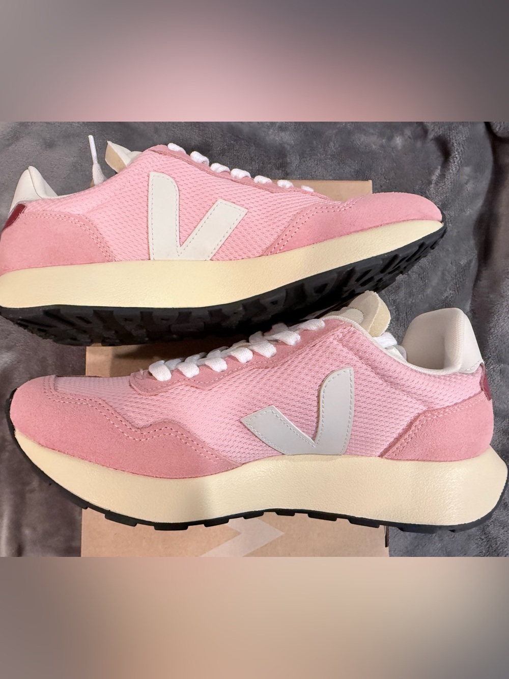 Veja Women’s Paulvistana Alveomesh Guimauve Pink and White Sz 9 NIB